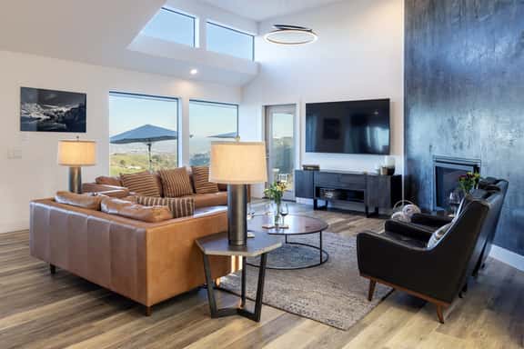 Hilltop Vineyard Estate | Infinity Pool + Views - Image 1