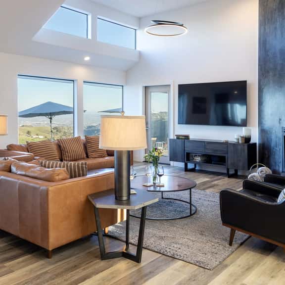Hilltop Vineyard Estate | Infinity Pool + Views - Image 1
